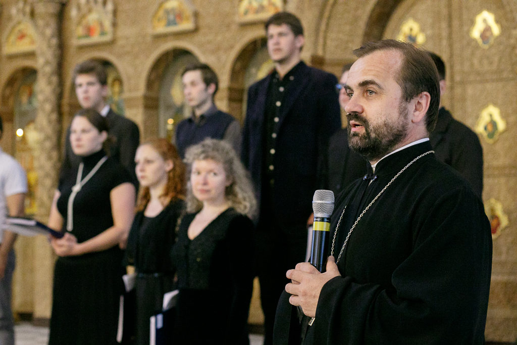 Песнопения в честь Пресвятой Богородицы исполнил хор Феодоровского собора