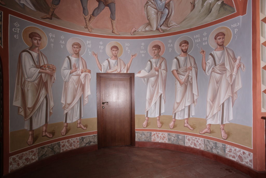 Фрагмент фрески в южной апсиде: перводиаконы Стефан, Лаврентий, Прохор, Тимон, Пармен, Никанор