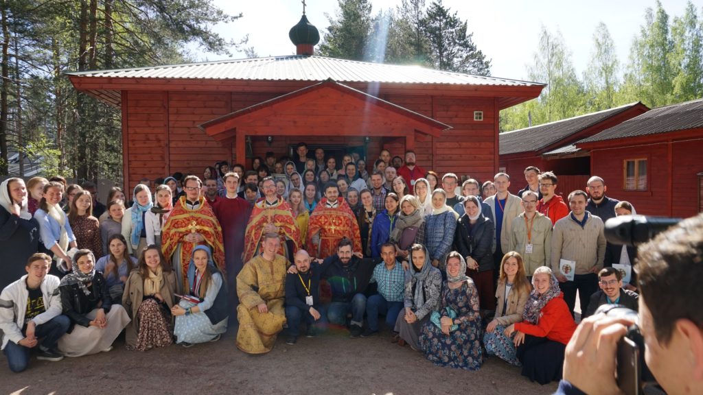 Молодежь Феодоровского собора приняла участие в VIII Симпозиуме православных молодежных общин