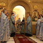 В праздник Введения во Храм Пресвятой Богородицы митрополит Владимир совершил Божественную литургию в Феодоровском соборе (Фото Юрия Костыгова)