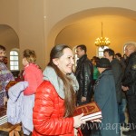 В неделю Торжества Православия в Феодоровском соборе священники раздавали Библии
