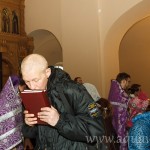 В неделю Торжества Православия в Феодоровском соборе священники раздавали Библии