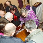 В неделю Торжества Православия в Феодоровском соборе священники раздавали Библии