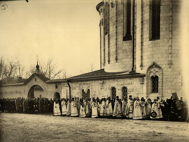 Великое освящение Феодоровского собора 15 января 1914 года. За крестным ходом шествует император Николай II