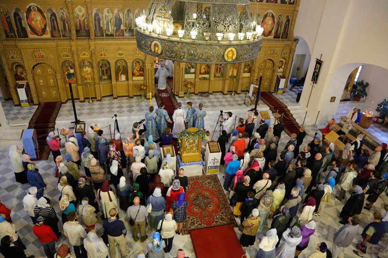 Рукоположение Вячеслава Завального. Митрополит Варсонофий возглавил Божественную литургию в Феодоровском соборе. Фото Юрия Костыгова