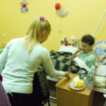 Воскресная школа поздравила пациентов "Максимилиановской" больницы с Рождеством