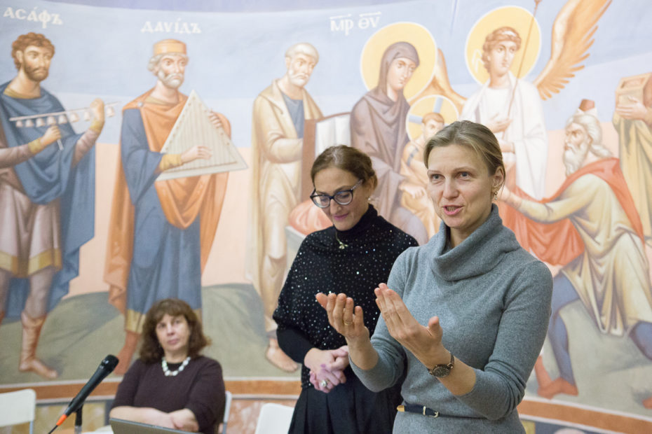 Справа: Наталья Мосягина, руководитель Школы знаменного пения при Феодоровском соборе
