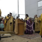 Владыка Маркелл освящает кресты Феодоровского собора