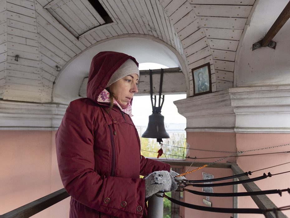 Вакансии в храме в москве. Женщина Звонарь. Галина Филимонова Звонарь. Екатерина Звонарь Елисеева. Анна Козлова Звонарь.