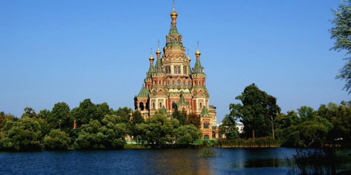 Петропавловский храм в Петергофе