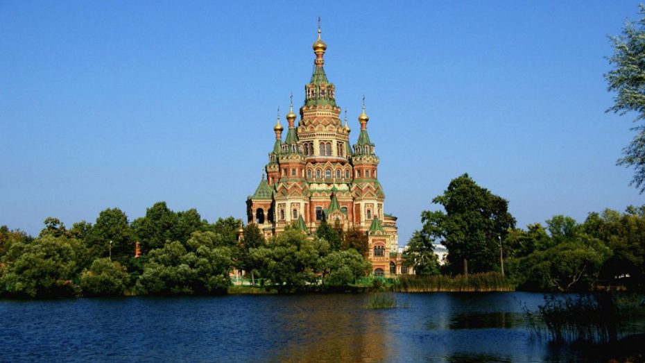 Петропавловский храм в Петергофе