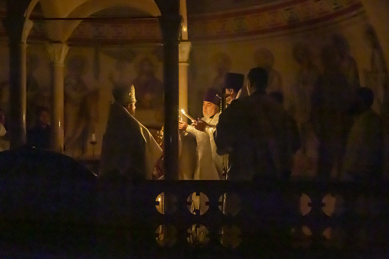 ФОТО: Пасхальное ночное богослужение