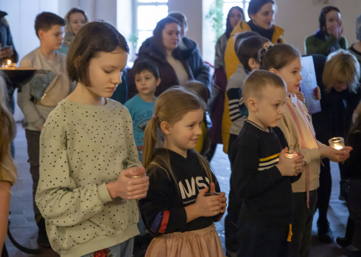 "Детская" литургия и спектакль для детей
