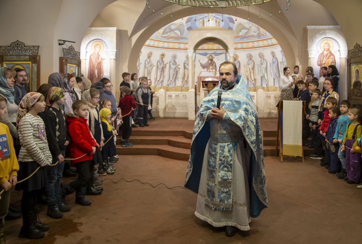 "Детская" литургия и спектакль для детей