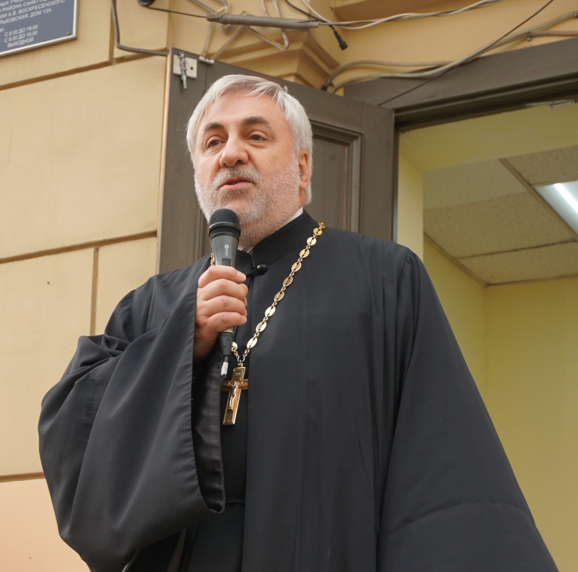 Клирик Феодоровского собора выступил на линейке в школе