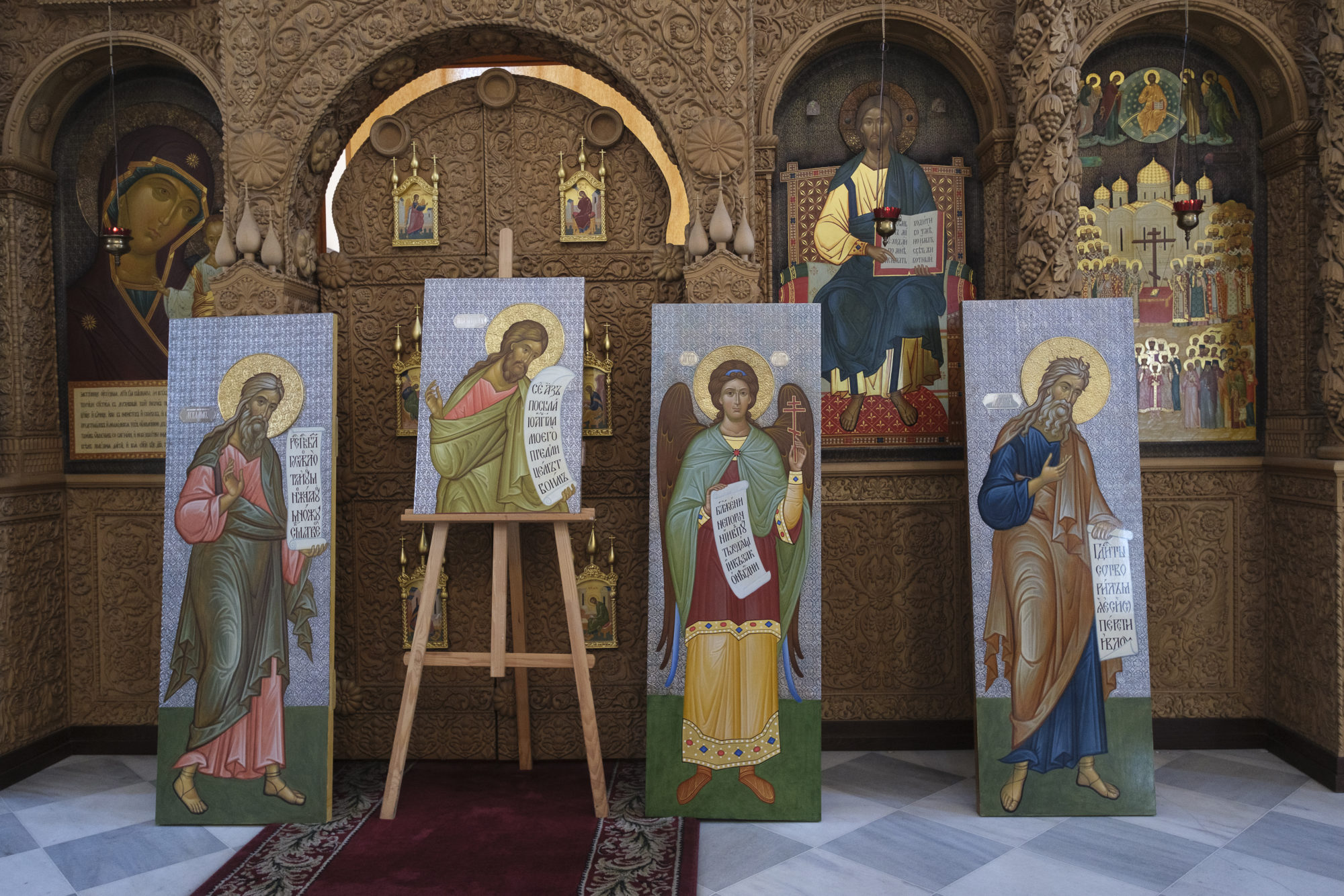 Новые иконы в иконостас верхнего храма