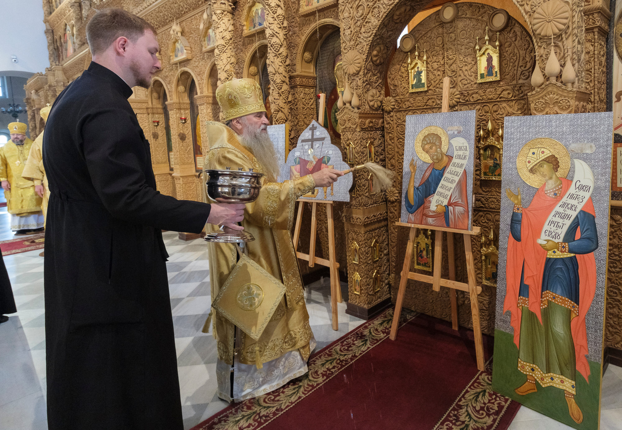 Новые иконы в иконостас верхнего храма