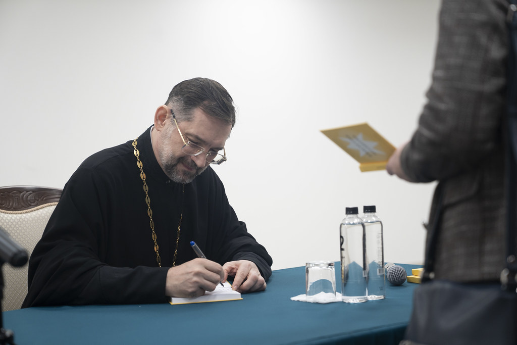 В Твери прошла презентация книги, переводчик которой протоиерей Дмитрий Сизоненко